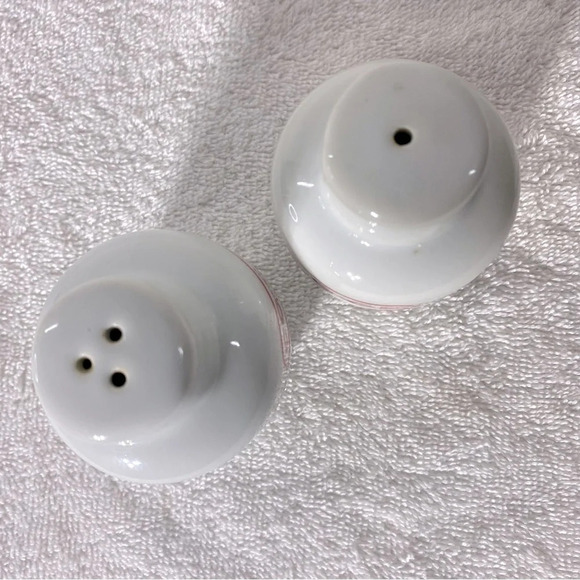 Vintage  White Red Co Op Ceramic Propane Tank Salt & Pepper Shakers - Picture 6 of 8